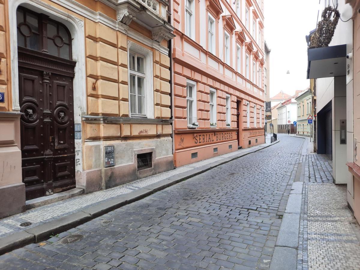 Downtown Prague Minimalistic Room In Flatshare Exterior photo