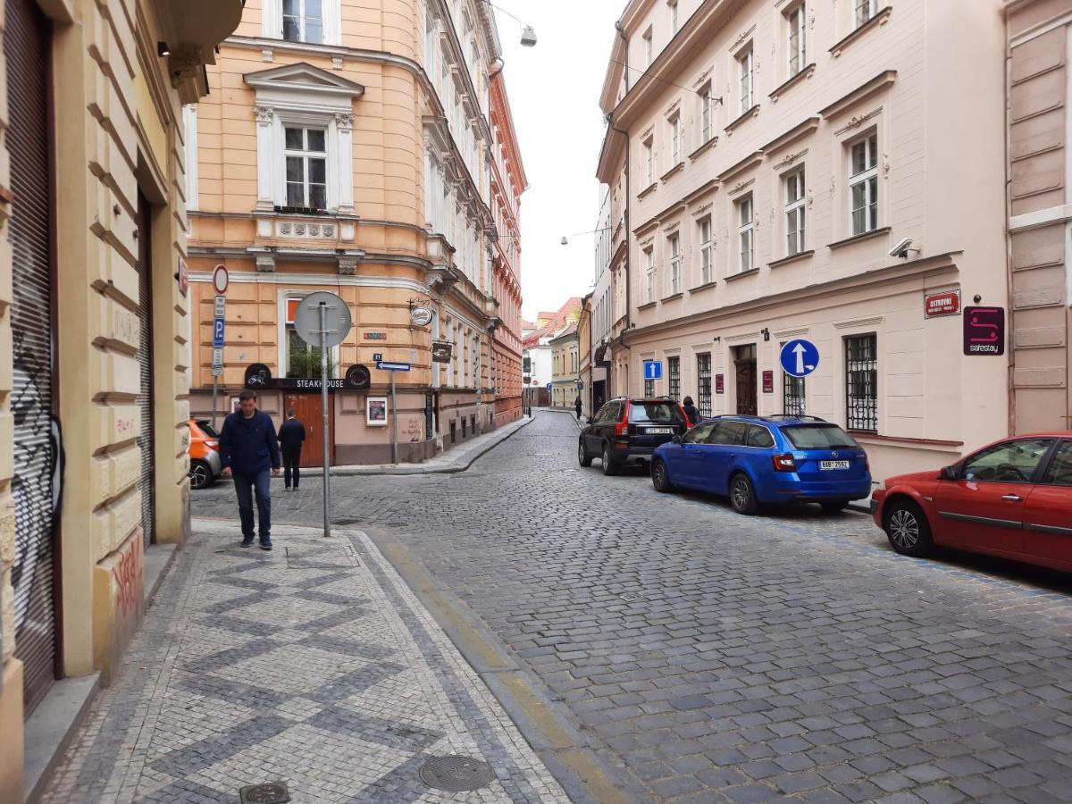 Downtown Prague Minimalistic Room In Flatshare Exterior photo